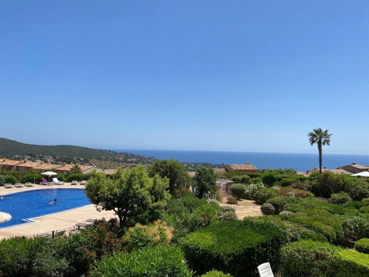 Appart. Vue Mer Avec Piscine - Golfe De St Tropez 레지상브르 외부 사진